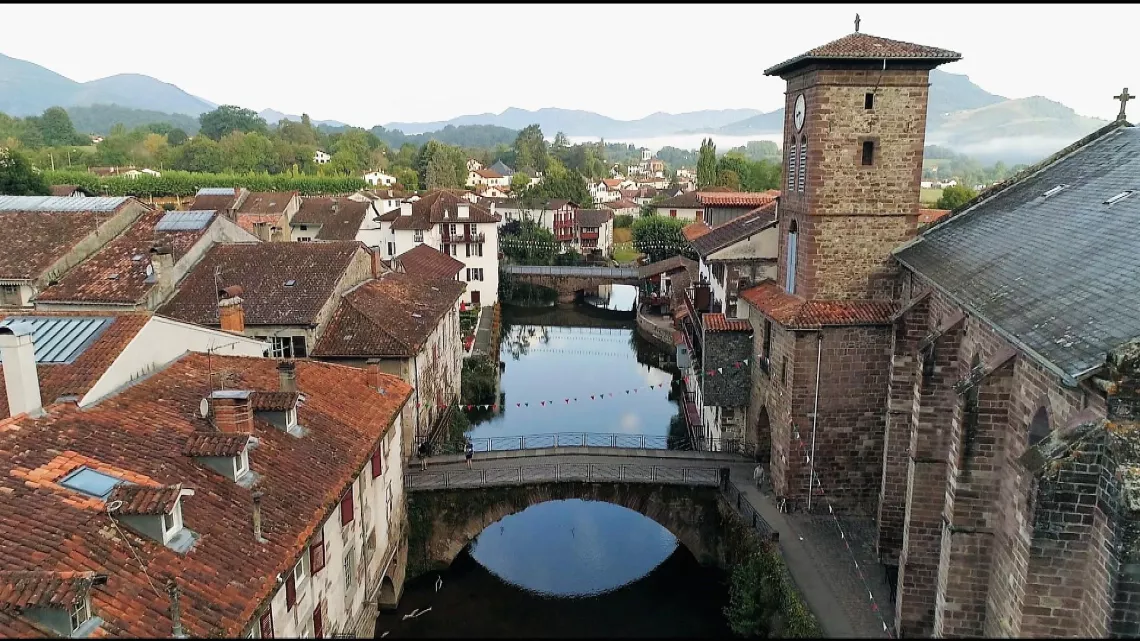 DES RACINES ET DES AILES  SUR LES CHEMINS DE COMPOSTELLE