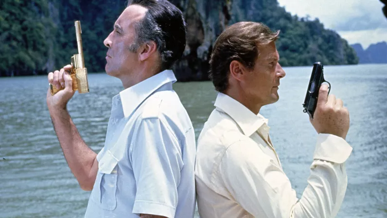 L'HOMME AU PISTOLET D'OR