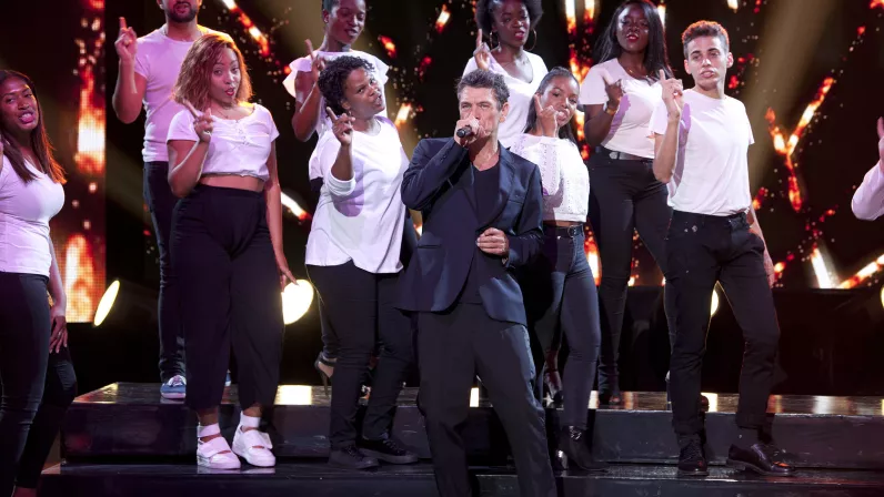 300 CHOEURS CHANTENT LES PLUS BELLES CHANSONS DES ANNEES 60