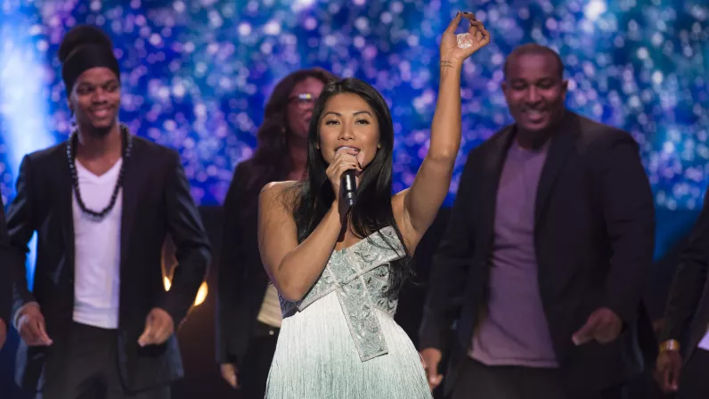 300 CHOEURS - LES STARS CHANTENT LEURS IDOLES