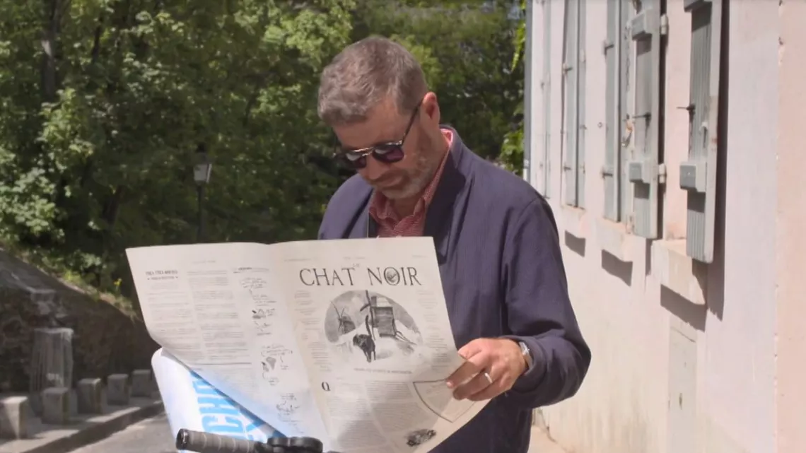 Yvan lit Le Chat Noir