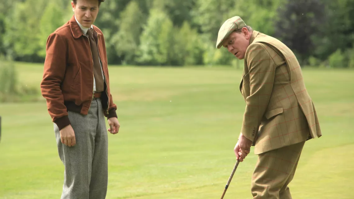 LES PETITS MEURTRES D'AGATHA CHRISTIE : UN CADAVRE SUR L'OREILLER