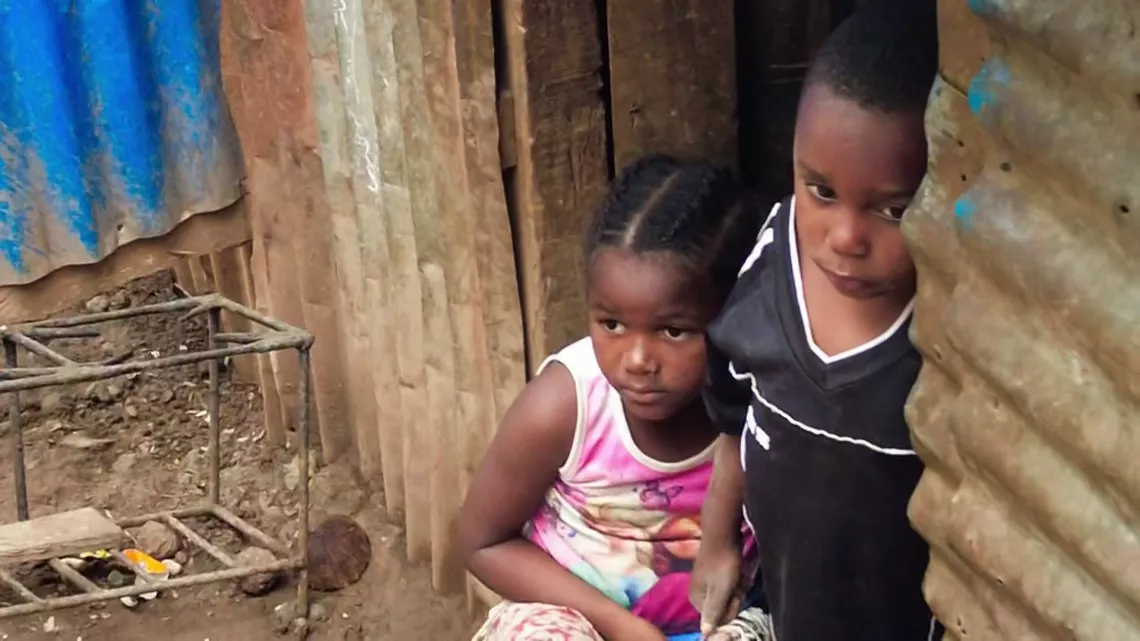 Un mois et huit jours, c’est le délai imparti aux familles, à compter de la publication de l’arrêté préfectoral, pour évacuer le bidonville dans lequel elles habitent avant sa destruction par les autorités. A Mayotte, l’application de la loi ELAN pour la résorption de l’habitat informel a accéléré sa cadence.