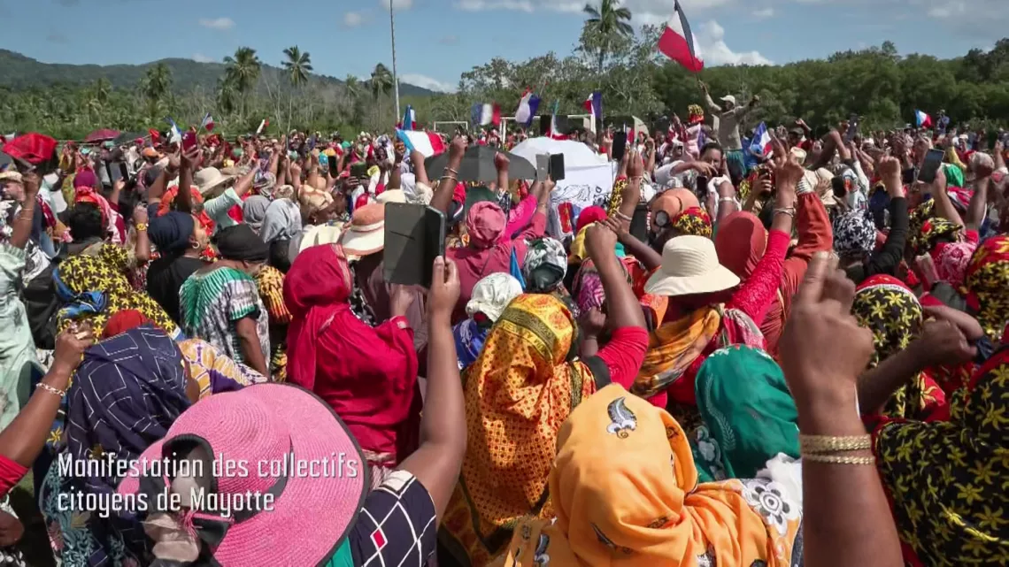 Un mois et huit jours, c’est le délai imparti aux familles, à compter de la publication de l’arrêté préfectoral, pour évacuer le bidonville dans lequel elles habitent avant sa destruction par les autorités. A Mayotte, l’application de la loi ELAN pour la résorption de l’habitat informel a accéléré sa cadence.