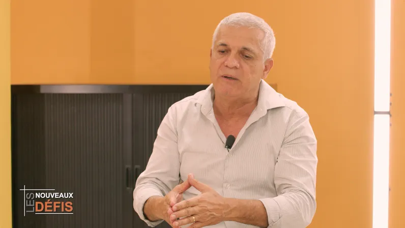 Innover, produire localement et préserver notre île : quels sont les nouveaux visages de l’économie réunionnaise ? 🚀🇷🇪 Ce jeudi à 19h45 sur Réunion la 1ère, Les Nouveaux Défis vous plongent au cœur des initiatives qui transforment notre territoire 💡. De l’industrie ménagère locale aux technologies anti-moustiques 🦟, découvrez celles et ceux qui façonnent La Réunion de demain ! 🌿💪