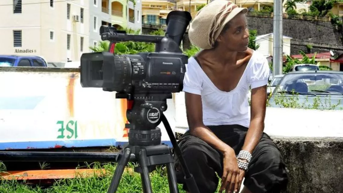 Vous avez 1 nouveau message  : Véronique Kanor