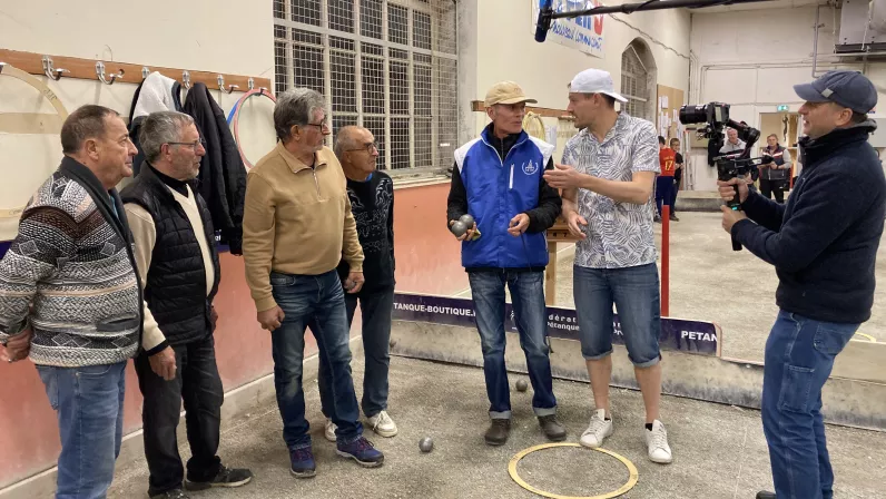 La tête à l'endroit spéciale Pétanque