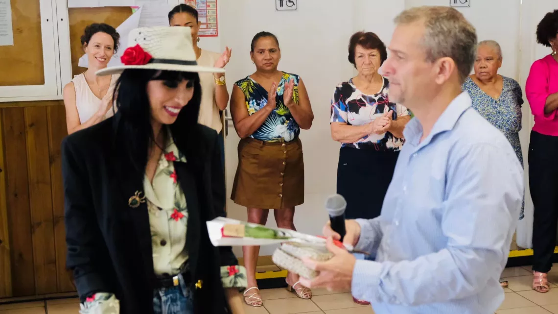 Archipels rend hommage à l’œuvre de Vincent Mengin-Lecreulx, artiste peintre, sculpteur, installateur, interprète, cinéaste, constructeur, scénographe ...disparu le 15 février dernier.  L’œuvre atypique de cet artiste contemporain a pris ses racines dans un lieu unique le L.A.C (Lieu d’Art Contemporain) façonné à la Ravine des Cabris par lui-même en 1980 aux côtés de son épouse Roselyne. C’est le lieu où il a tout créé et construit, des bâtiments aux jardins, en passant par les maisons d'artistes accueillan