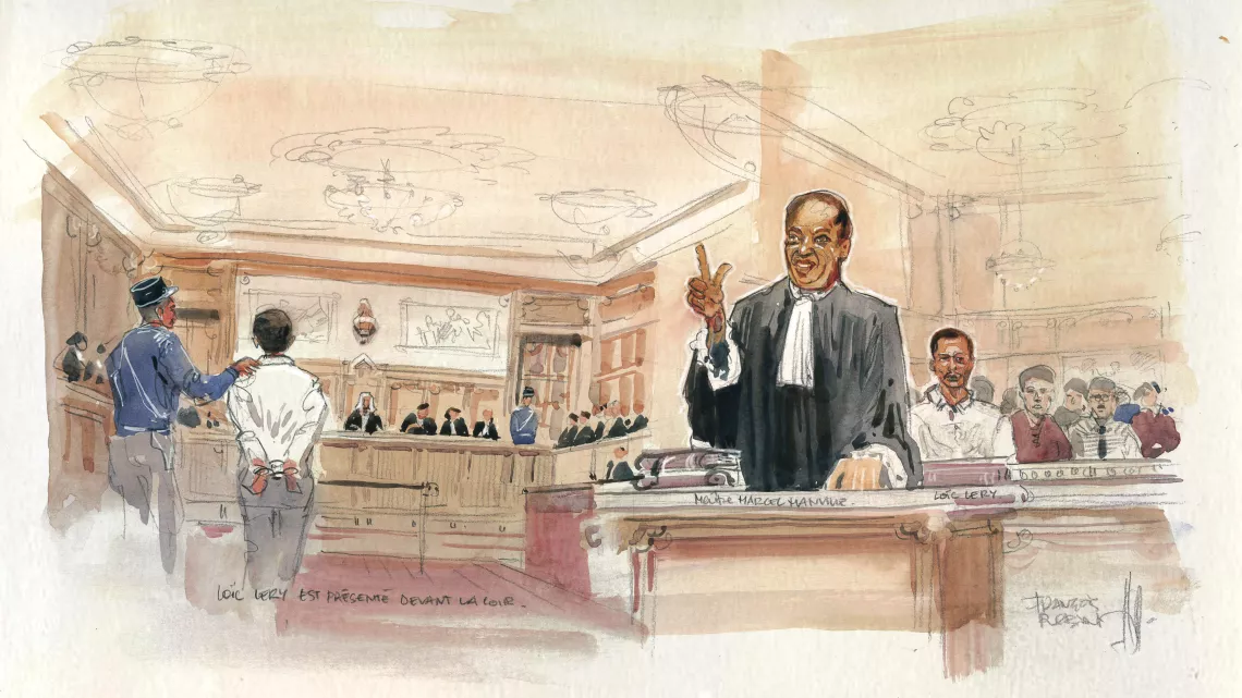 « LOÏC LÉRY, DU FLINGUE AU STYLO » ©Zycopolis Productions /Dessin procès Loïc Lery