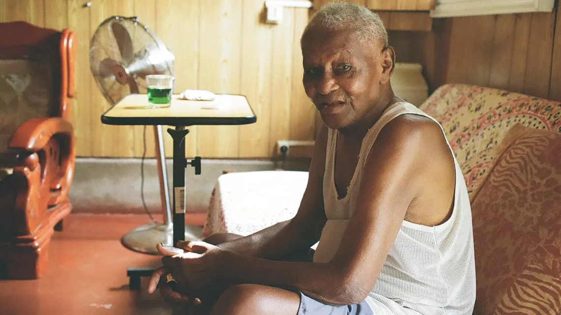"Bourant" parle du moring des anciens ; celui qui est né du savoir des engagés et des esclavisés venant de Madagascar, de l’archipel des Comores, de Rodrigues mais aussi et surtout d’Afrique ; celui qui s’est pratiqué dans les camps, dann bitasyon, dann tablisman ; celui qui s’est créolisé par la porosité de ces espaces communs.