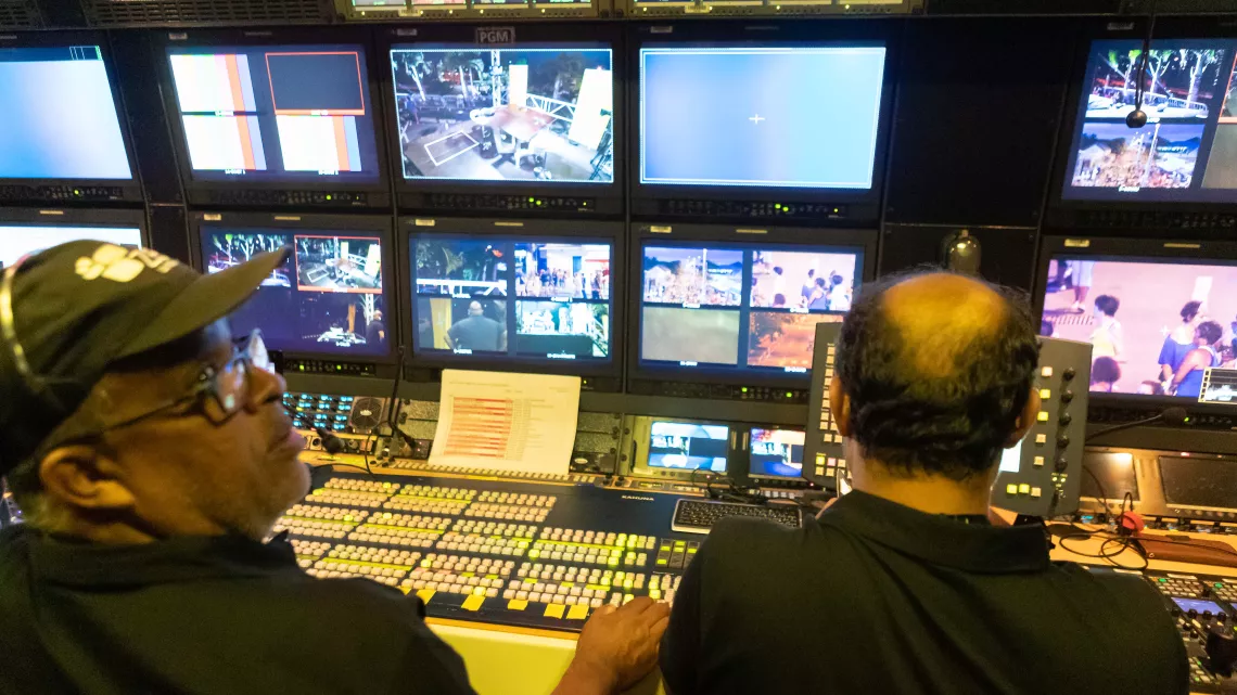 Grand raid 2024 #Direct @Reunionla1ere – Télé –radio – la1ere.fr   Une manifestation et un défi sportif hors du commun à vivre en direct sur Réunion la 1ère Du 17 au 18 octobre 2024, Réunion la 1ère va vibrer au rythme DE L’ENERGIE DU GRAND RAID Le rendez-vous incontournable des passionnés de l’Ultra-Trail et des amoureux de notre île. C’est le dépassement de soi qui sublime ce sport à l’état brut !   Pour assurer une couverture optimale des 5 courses de cette 32ème édition, •	La Diagonale des Fous, 175 km 