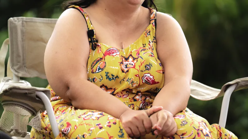 Pendant deux mois, l’émission Allon Kozé a pris vie comme une parenthèse hors du temps, une aventure humaine intense portée par l’énergie lumineuse de Léa Euphrosine. À ses côtés, une trentaine de personnes vivant avec un handicap et accompagnées au quotidien par l’ALEFPA, ont relevé un défi aussi audacieux qu’émouvant : réaliser douze interviews, douze rencontres, douze instants de vérité.