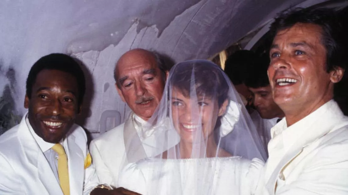VENDREDI 24 JUIN 20h30 ARCHIVES SECRETES : LES COPAINS D’ABORD SUR REUNION LA 1ERE / Copains de fête, amateurs de bonnes tablées, filles de cœur… L’amitié se décline sous toutes ses formes et des liens inattendus, forts et surprenants, se racontent. À l’aide d’images inédites et de documents rares, Georges Brassens, Line Renaud, Serge Gainsbourg, Eddie Barclay et Jean Ferrat se dévoilent sous un nouveau jour.