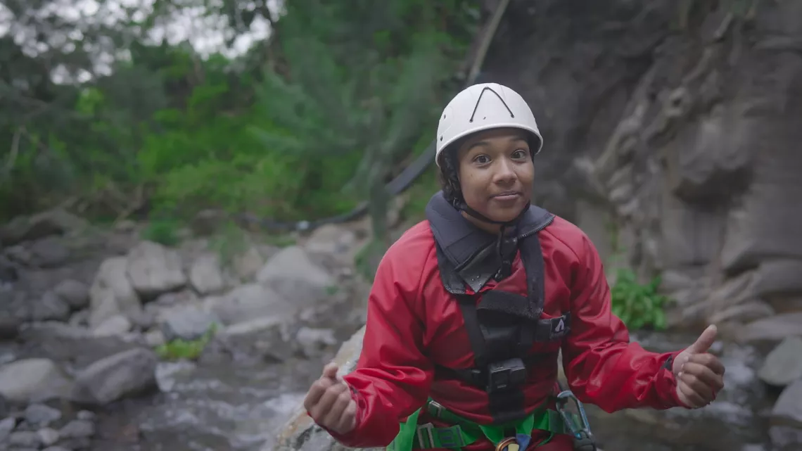Pour le dernier numéro de la saison sur Réunion la 1ère , Tony nous emmène dans le cadre majestueux du cirque de Cilaos, une invitation propice à l’aventure pour nos trois participants : Jean-Hugues, Cécile et Frédéric Alias « Doug »