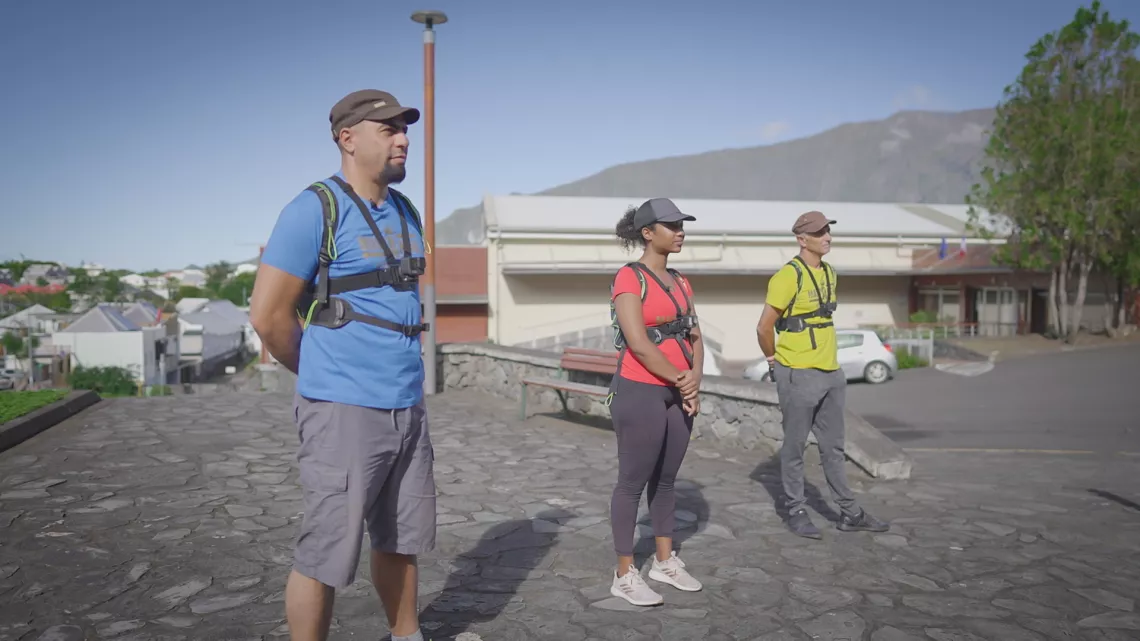 Pour le dernier numéro de la saison sur Réunion la 1ère , Tony nous emmène dans le cadre majestueux du cirque de Cilaos, une invitation propice à l’aventure pour nos trois participants : Jean-Hugues, Cécile et Frédéric Alias « Doug »