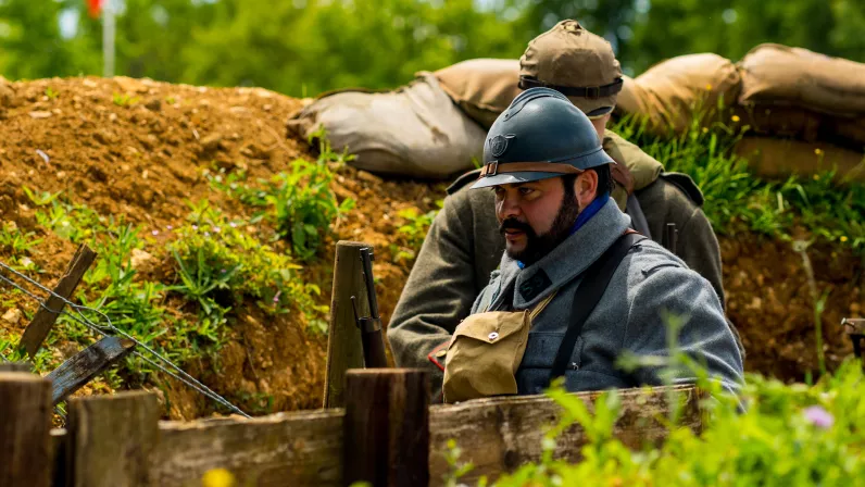 2 soldats dans une tranchée à Verdun