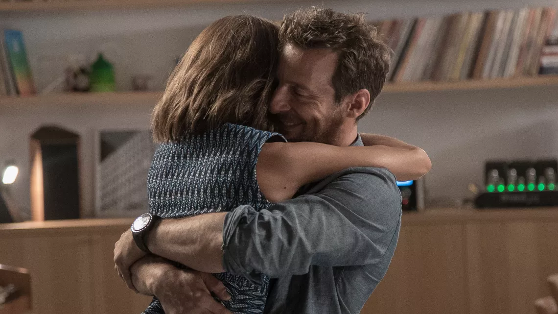 Florence FORESTI (Lucie Larcher), Mathieu KASSOVITZ (Clovis) Réalisation: Anne-Gaëlle DAVAL