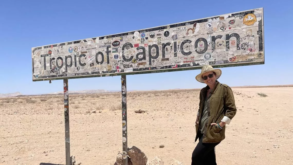 Terre de beauté et de contraste, la Namibie est un véritable joyau kaléidoscopique d’Afrique australe. L’immensité du désert du Namib et la diversité de sa faune sauvage, attirent chaque année des voyageurs désireux de découvrir un pays africain moins connu que la Tanzanie et le Kenya voisins.