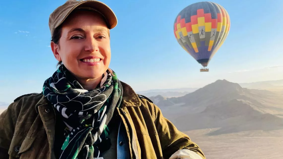 Terre de beauté et de contraste, la Namibie est un véritable joyau kaléidoscopique d’Afrique australe. L’immensité du désert du Namib et la diversité de sa faune sauvage, attirent chaque année des voyageurs désireux de découvrir un pays africain moins connu que la Tanzanie et le Kenya voisins.