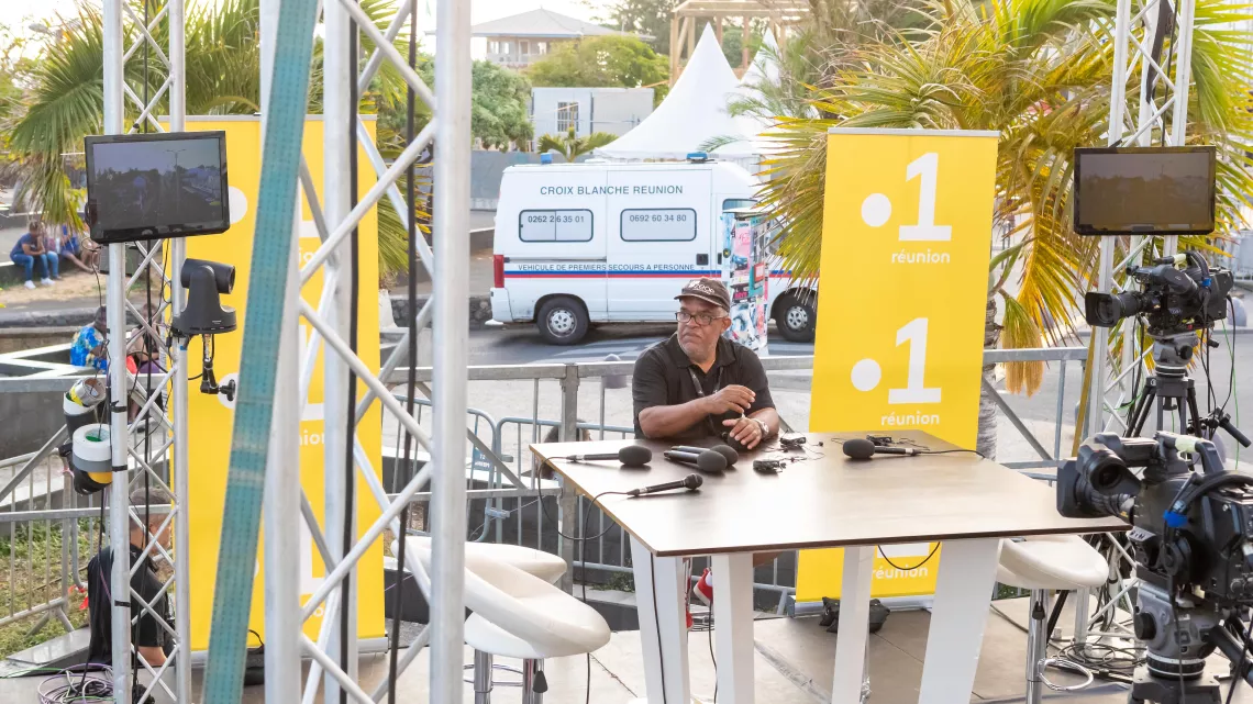 Grand raid 2024 #Direct @Reunionla1ere – Télé –radio – la1ere.fr   Une manifestation et un défi sportif hors du commun à vivre en direct sur Réunion la 1ère Du 17 au 18 octobre 2024, Réunion la 1ère va vibrer au rythme DE L’ENERGIE DU GRAND RAID Le rendez-vous incontournable des passionnés de l’Ultra-Trail et des amoureux de notre île. C’est le dépassement de soi qui sublime ce sport à l’état brut !   Pour assurer une couverture optimale des 5 courses de cette 32ème édition, •	La Diagonale des Fous, 175 km 