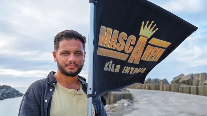 MASCARENA, L’ILE INTENSE Le 1er jeu d’aventure 100% réunionnais 3 candidats, 1 gagnant 1 objectif, venir en aide à des associations caritatives  1 décor naturel, l’Ile Intense  Chaque émission se déroulera dans une commune différente de l’île, emmenée par le Game Master, Tony Boyer