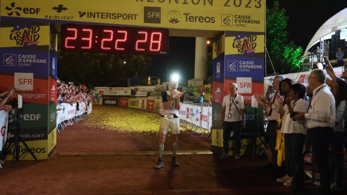 Grand raid 2024 #Direct @Reunionla1ere – Télé –radio – la1ere.fr   Une manifestation et un défi sportif hors du commun à vivre en direct sur Réunion la 1ère Du 17 au 18 octobre 2024, Réunion la 1ère va vibrer au rythme DE L’ENERGIE DU GRAND RAID Le rendez-vous incontournable des passionnés de l’Ultra-Trail et des amoureux de notre île. C’est le dépassement de soi qui sublime ce sport à l’état brut !   Pour assurer une couverture optimale des 5 courses de cette 32ème édition, •	La Diagonale des Fous, 175 km 