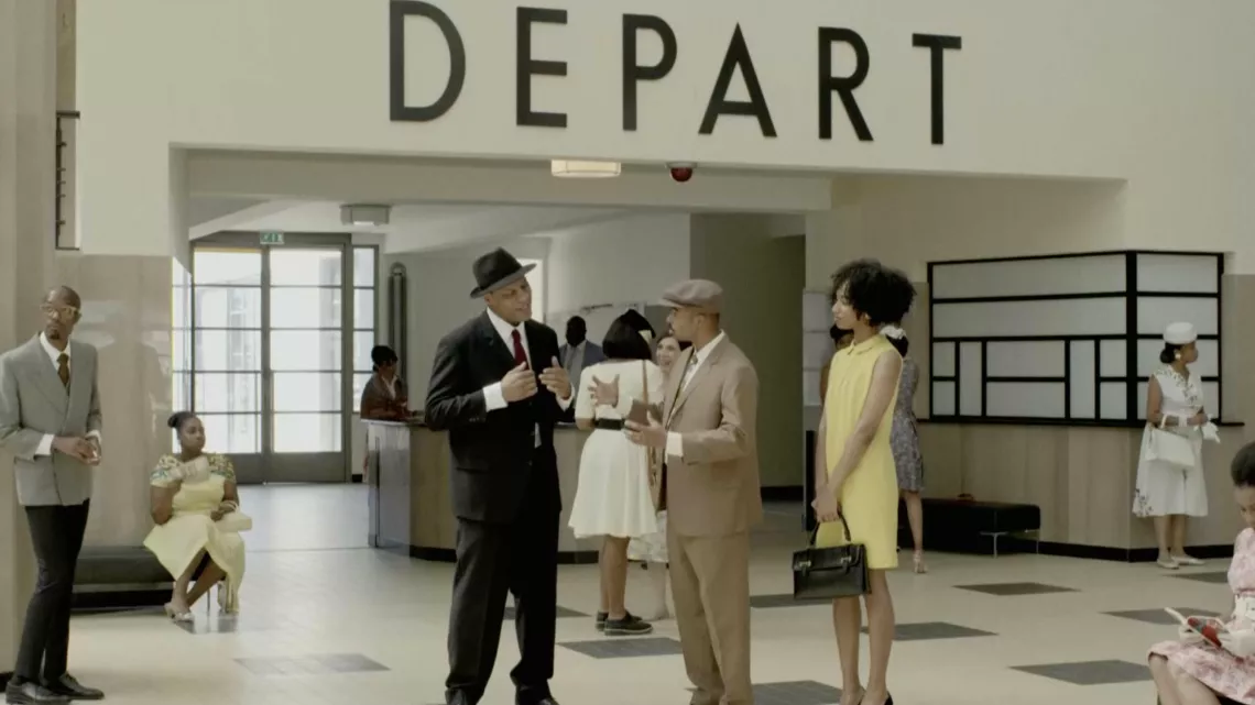 La terre comme un poing : Hall aéroport