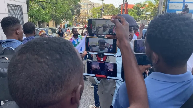 Caraïbes, le mensuel : Journaliste, métier à haut risque en Haïti