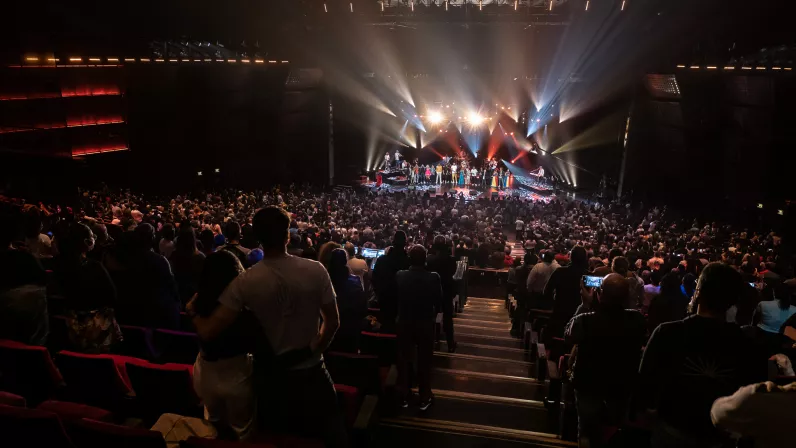 Une fête annuelle qui célèbre cette année ses 40 ans et qui est devenue l’événement culturel le plus fréquenté de l’année. La fête de toutes les musiques sur Réunion la 1ère c’est du 21 au 24 juin. Cette fête est à l’image de la place de la musique dans nos vies, spontanée, vivante, omniprésente. Réunion la 1ère marque une nouvelle fois son indéfectible attachement à la musique en réaffirmant son soutien à cette manifestation fédératrice et populaire, qui fête cette année ses 40 ans avec un planning riche e