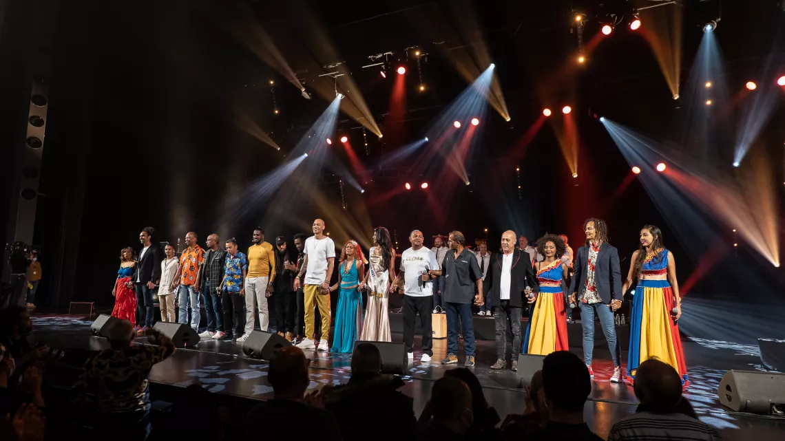 Une fête annuelle qui célèbre cette année ses 40 ans et qui est devenue l’événement culturel le plus fréquenté de l’année. La fête de toutes les musiques sur Réunion la 1ère c’est du 21 au 24 juin. Cette fête est à l’image de la place de la musique dans nos vies, spontanée, vivante, omniprésente. Réunion la 1ère marque une nouvelle fois son indéfectible attachement à la musique en réaffirmant son soutien à cette manifestation fédératrice et populaire, qui fête cette année ses 40 ans avec un planning riche e