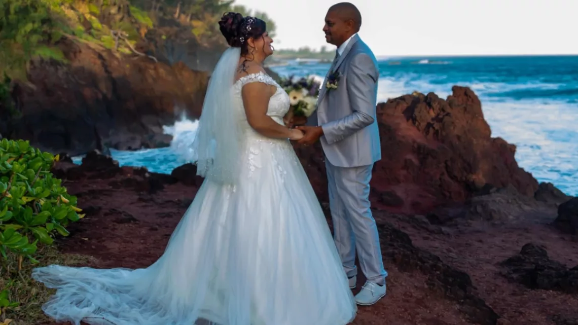 6 mariages, 6 histoires et un témoin privilégié, Rocaya ! @Reunionla1ère  Lamour lé dou fait sa rentrée sur Réunion la 1ère. Rocaya signe son retour le vendredi 07 février 2025 dès 19.50 pour une nouvelle saison placée sous le signe de l’émotion.  Vendredi 7 février 2025   Mariage 1 : Johanne & Johan Quand Johan rencontre Johanne leur histoire d’amour prend immédiatement une tournure passionnée. 