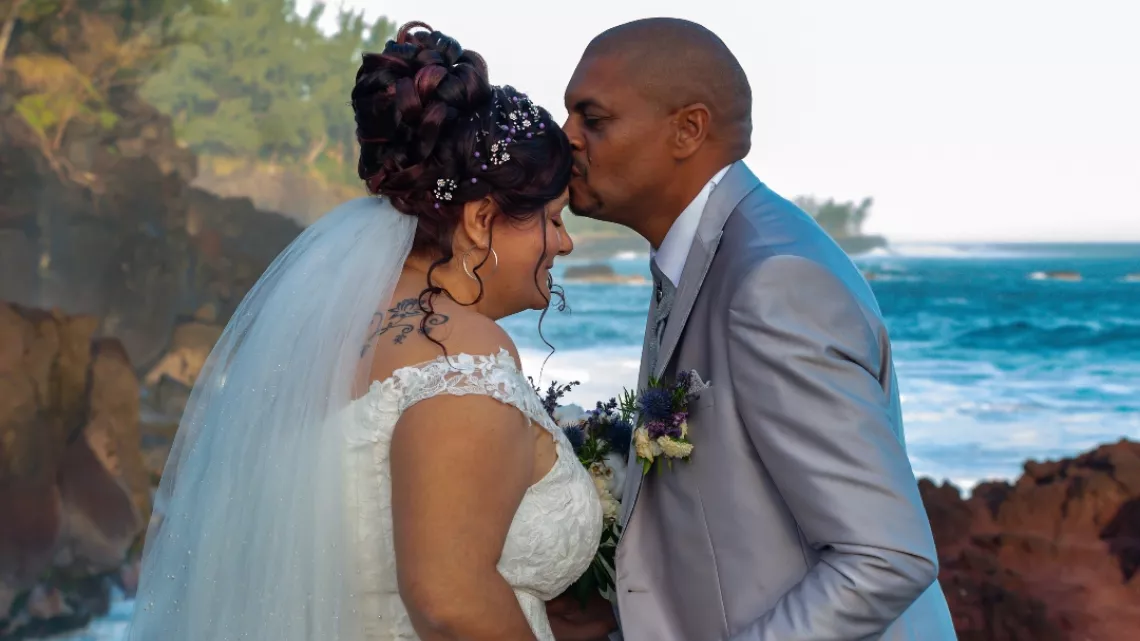 6 mariages, 6 histoires et un témoin privilégié, Rocaya ! @Reunionla1ère  Lamour lé dou fait sa rentrée sur Réunion la 1ère. Rocaya signe son retour le vendredi 07 février 2025 dès 19.50 pour une nouvelle saison placée sous le signe de l’émotion.  Vendredi 7 février 2025   Mariage 1 : Johanne & Johan Quand Johan rencontre Johanne leur histoire d’amour prend immédiatement une tournure passionnée. 