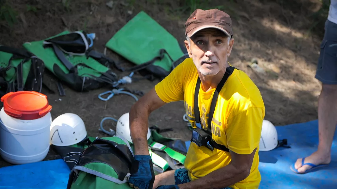 Pour le dernier numéro de la saison sur Réunion la 1ère , Tony nous emmène dans le cadre majestueux du cirque de Cilaos, une invitation propice à l’aventure pour nos trois participants : Jean-Hugues, Cécile et Frédéric Alias « Doug »
