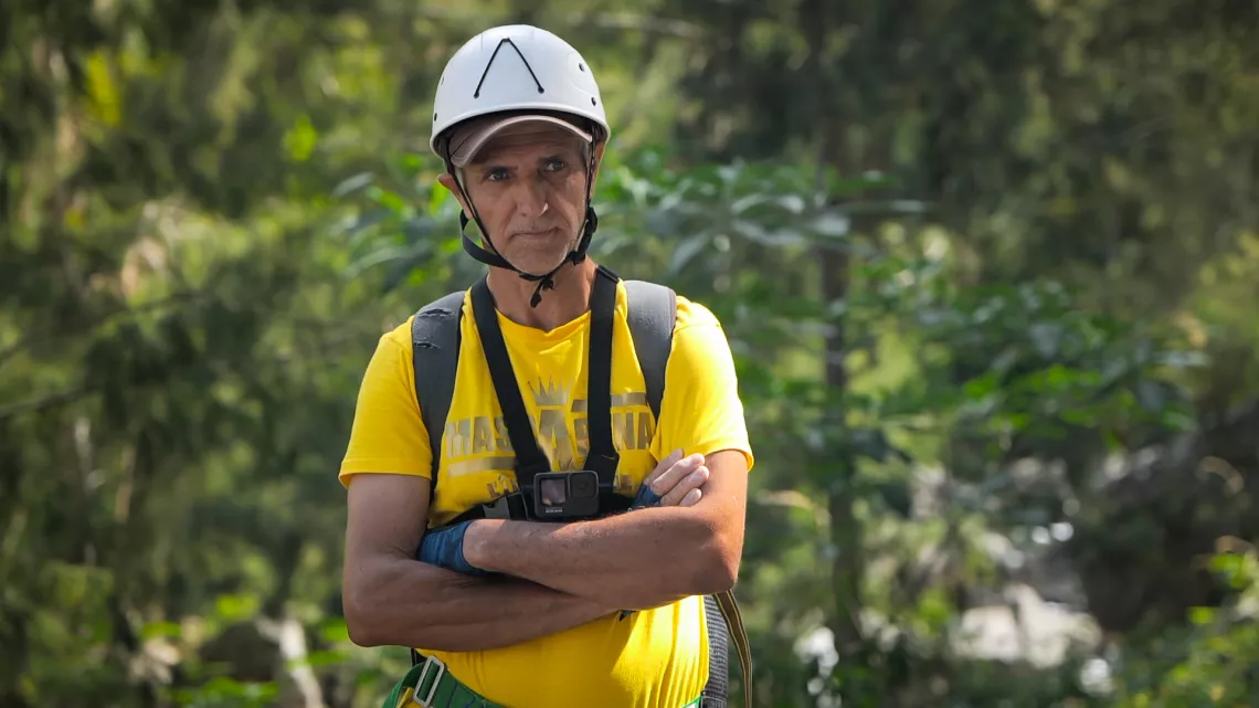 Pour le dernier numéro de la saison sur Réunion la 1ère , Tony nous emmène dans le cadre majestueux du cirque de Cilaos, une invitation propice à l’aventure pour nos trois participants : Jean-Hugues, Cécile et Frédéric Alias « Doug »
