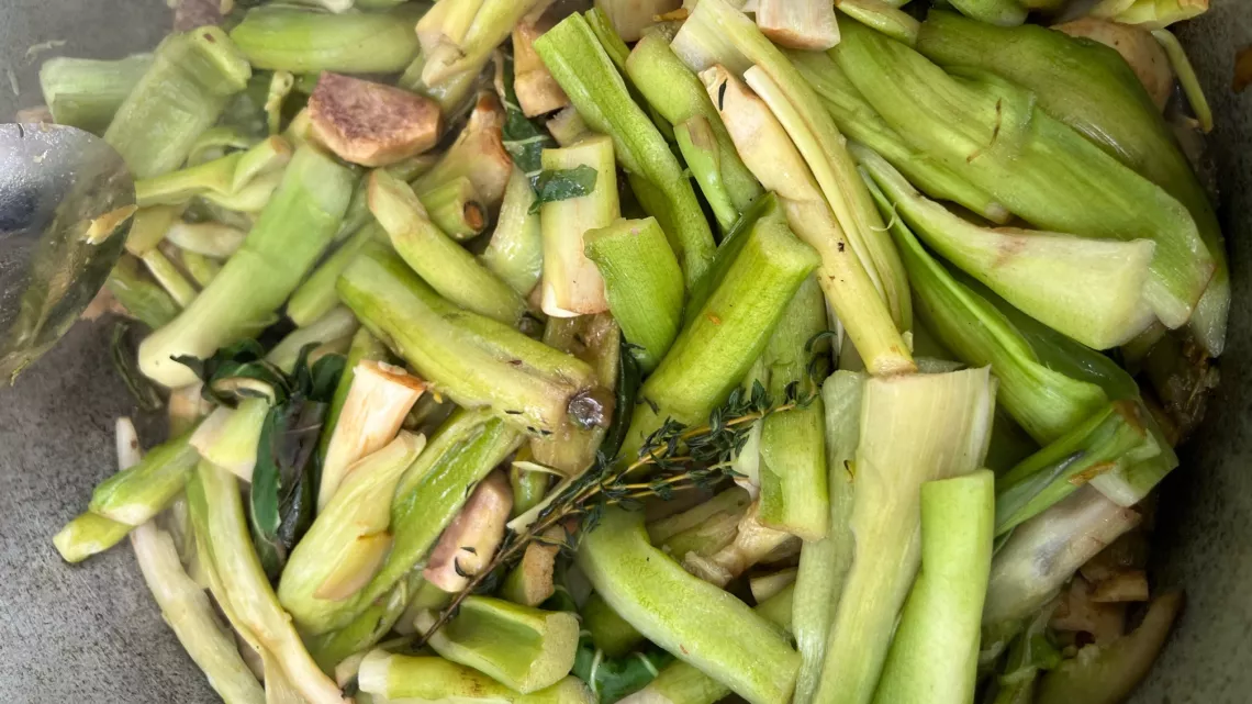 KALOU PILON / Saison 3 EPISODE 5 : Cette semaine, Lucay nous invite à manger du côté de St Joseph et les bons produits péi sont au rendez-vous. Il met à  l’honneur le zandouille péi, un des emblèmes de la charcuterie Réunionnaise, à déguster sous différentes recettes.