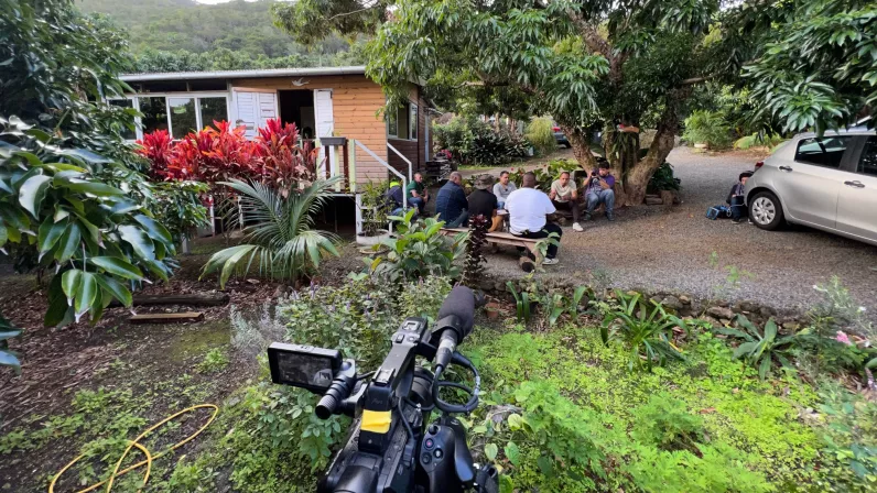 KALOU PILON / Saison 3 EPISODE 5 : Cette semaine, Lucay nous invite à manger du côté de St Joseph et les bons produits péi sont au rendez-vous. Il met à  l’honneur le zandouille péi, un des emblèmes de la charcuterie Réunionnaise, à déguster sous différentes recettes.