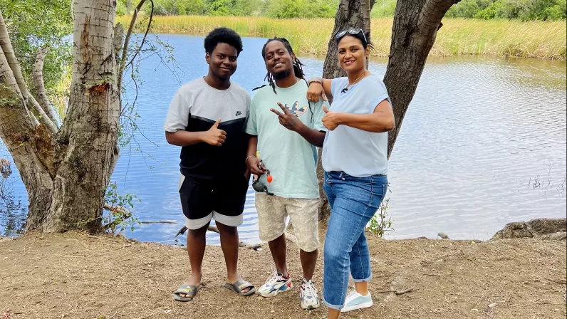 LAMOUR LE DOU SAISON 11 EP.2  Saquilla et Christophe. Le moins que l’on puisse dire c’est que la vie n’a pas été tendre avec Saquilla 37 ans et Christophe 39 ans. C’est l’amour est venu panser les plaies de l’adolescence de nos deux tourtereaux. Trois enfants sont venus cimenter leur relation de 21 ans qui se concrétise par un mariage du côté de Saint-Louis. 