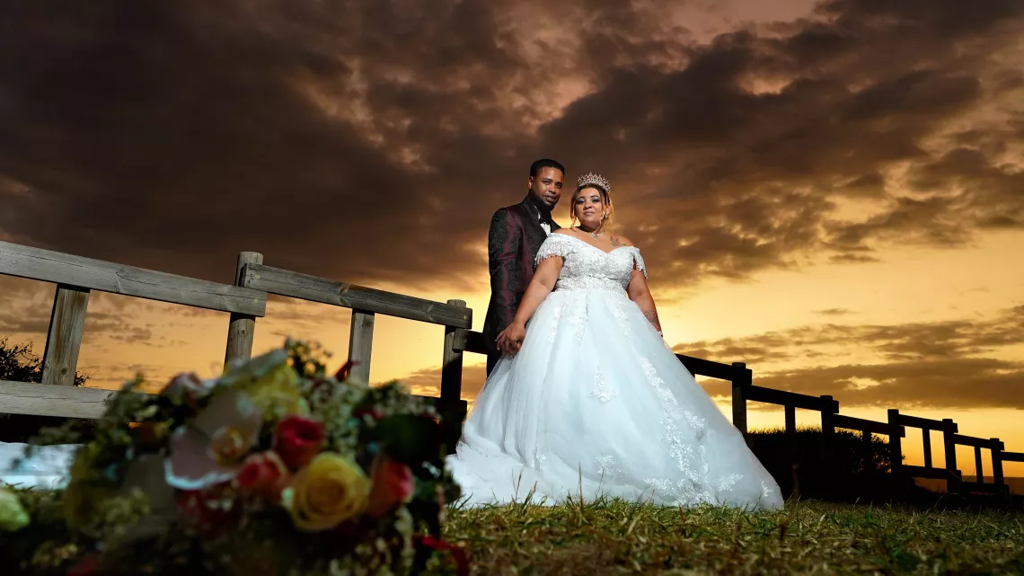 LAMOUR LE DOU SAISON 11 / EP. 3: Brenda et Donovan. Donovan 26 ans n’a pas eu à aller bien loin pour rencontrer sa moitié car c’est dans son quartier que Brenda, 26 ans également, venait régulièrement passer ses vacances. Une soirée chez des amis communs a permis au jeune homme de conquérir le cœur de sa belle. 