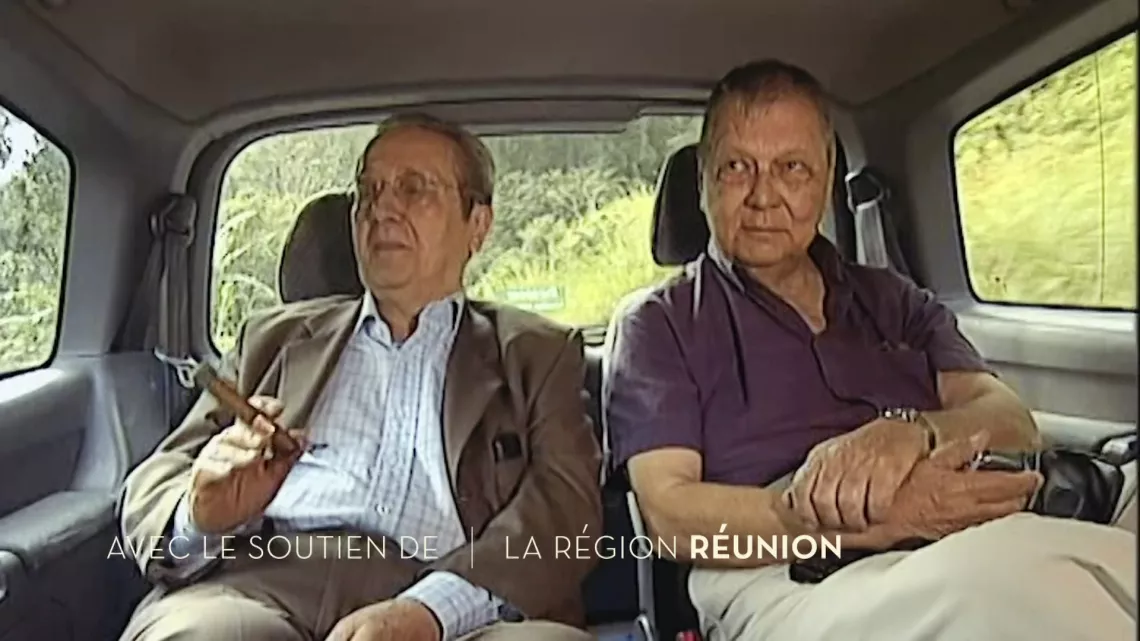 Voilà le récit croisé de l’engagement de deux Réunionnais lancés dans le grand bain de l’Histoire du XXe siècle. Jacques Vergès, l’avocat mondialement connu et Paul Vergès, l’homme politique arrivé, après 40 années de luttes, au sommet du pouvoir à La Réunion. L’engagement militant de l’un servira de boussole et la célébrité de l’autre d’épouvantail.