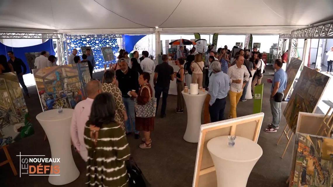 Les Nouveaux Défis, votre rendez-vous avec l’économie de l'île sur Réunion la 1ère.  Chaque mois, Stéphanie Joannès vous invite dans les coulisses des entreprises et des industries de notre île à la découverte des secrets de la production locale et à la rencontre des hommes et des femmes qui font vivre l’économie.  Portraits, métiers, innovation, économie circulaire, environnement, vous le verrez, les défis à relever sont nombreux dans nos entreprises locales.  Un magazine proposé par l’ADIR, avec le soutie