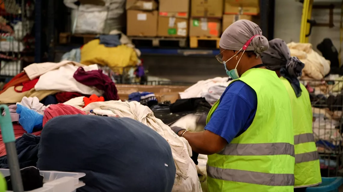 Les Nouveaux Défis, votre rendez-vous avec l’économie de l'île sur Réunion la 1ère.  Chaque mois, Stéphanie Joannès vous invite dans les coulisses des entreprises et des industries de notre île à la découverte des secrets de la production locale et à la rencontre des hommes et des femmes qui font vivre l’économie.  Portraits, métiers, innovation, économie circulaire, environnement, vous le verrez, les défis à relever sont nombreux dans nos entreprises locales.  Un magazine proposé par l’ADIR, avec le soutie