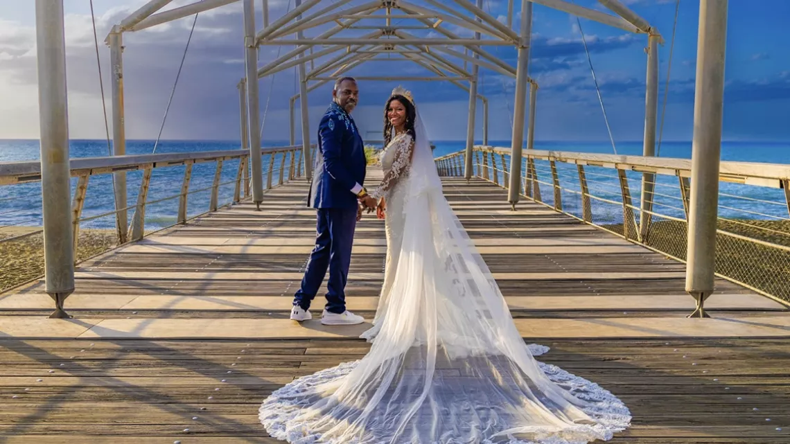 Vendredi 21 février 2025 @Reunionla1ère, Rocaya nous invite au mariage de  Lorinda  etThierry. Pour eux la magie de l’amour a opéré sur le plus beau  balcon de notre île : Le Maïdo  