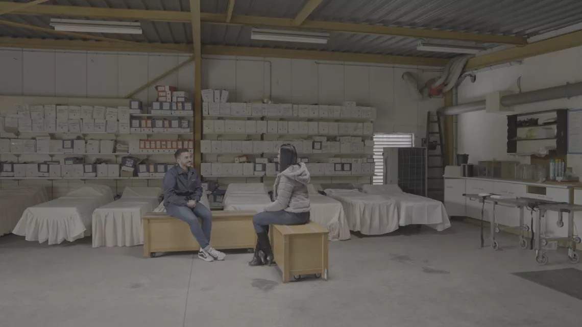 Les pieds devant