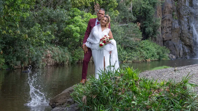 Ce troisième épisode de la saison 14 est un témoignage d'espoir pour tous ceux qui croient en une seconde chance. Entre émotion, paysages magnifiques de La Réunion et authenticité, le mariage de Lyzz et Ludivic promet d'être l'un des moments les plus marquants de cette saison.