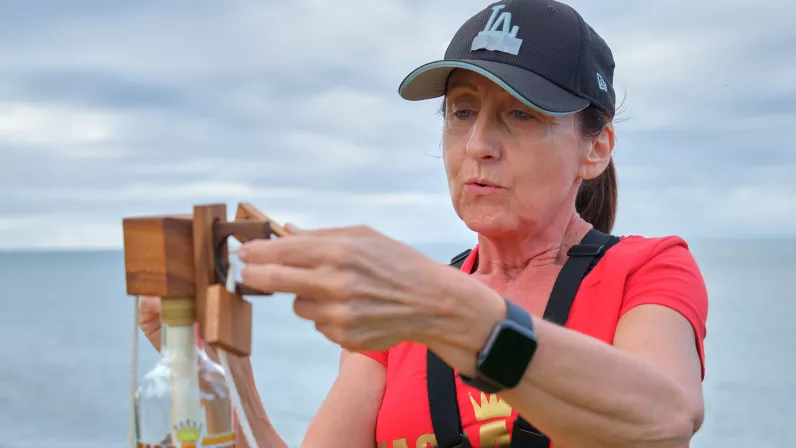 MASCARENA, L’ILE INTENSE Le 1er jeu d’aventure 100% réunionnais 3 candidats, 1 gagnant 1 objectif, venir en aide à des associations caritatives  1 décor naturel, l’Ile Intense  Chaque émission se déroulera dans une commune différente de l’île, emmenée par le Game Master, Tony Boyer