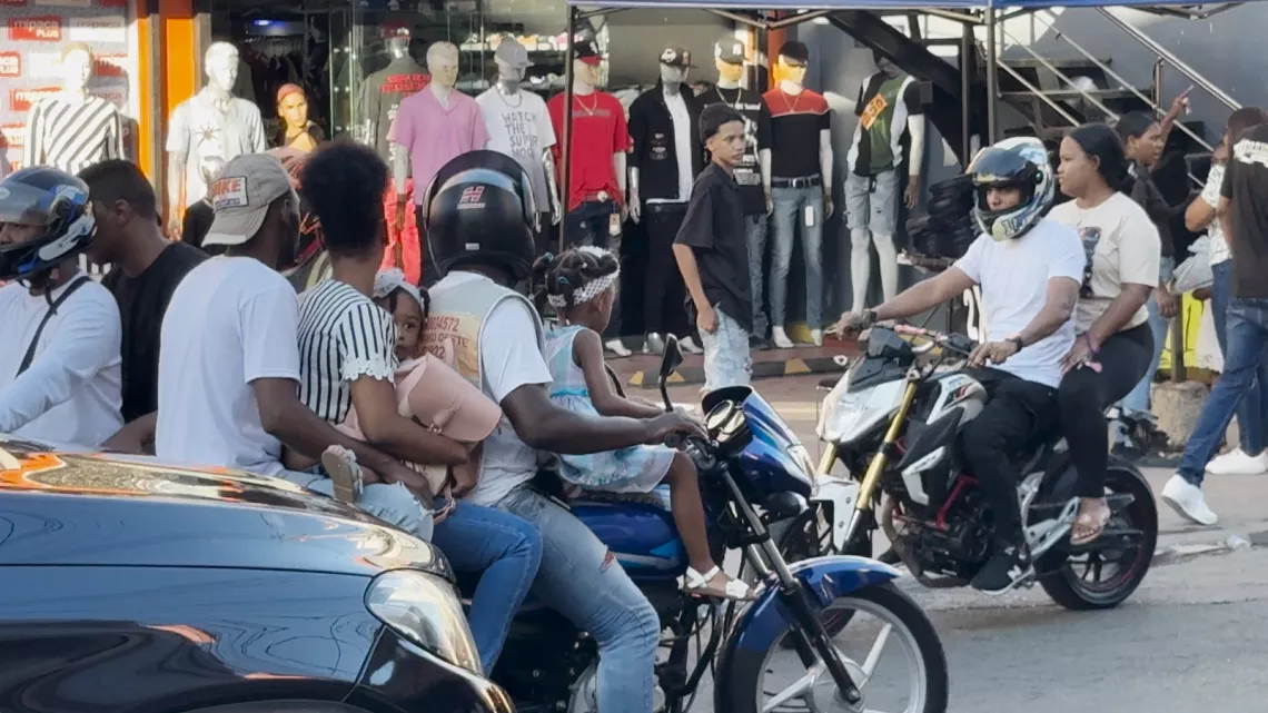 Caraïbes, le mensuel : Les motos taxis en République Dominicaine