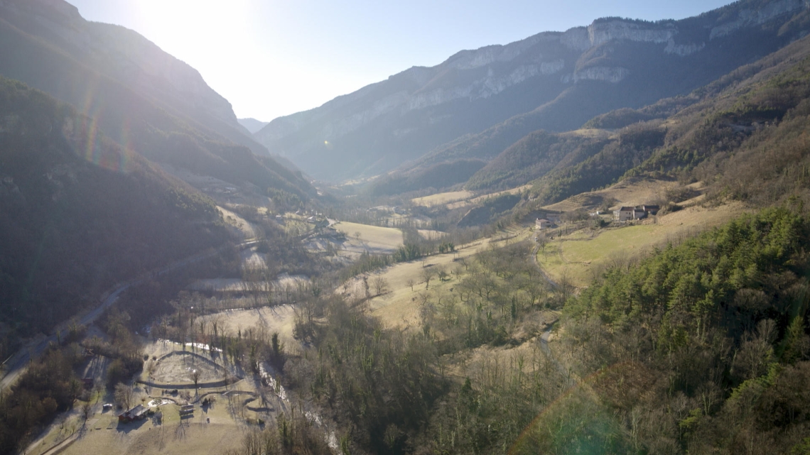 NOS TERRES INCONNUES DANS LE VERCORS AVEC CLAUDIO CAPEO © Adenium TV