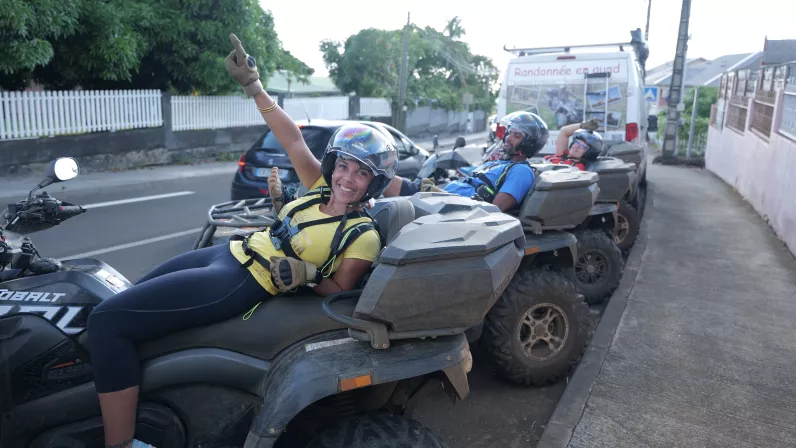 MASCARENA, L’ILE INTENSE Le 1er jeu d’aventure 100% réunionnais 3 candidats, 1 gagnant 1 objectif, venir en aide à des associations caritatives  1 décor naturel, l’Ile Intense  Chaque émission se déroulera dans une commune différente de l’île, emmenée par le Game Master, Tony Boyer