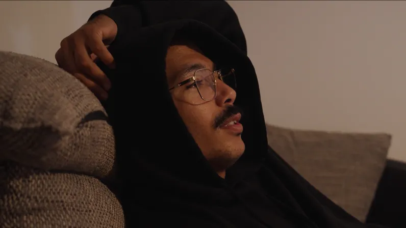 Pendant un an, le créateur Moustache Kréol s'est lancé un défi fou : devenir pilote de course 🏁. Entre préparation physique intense, entraînements sur simulateur et doutes vertigineux, il nous livre un récit brut et sans filtre. Loin des clichés et du vernis d'Internet, Archipels dévoile l'envers du décor d'une aventure humaine bouleversante. 🎥✨