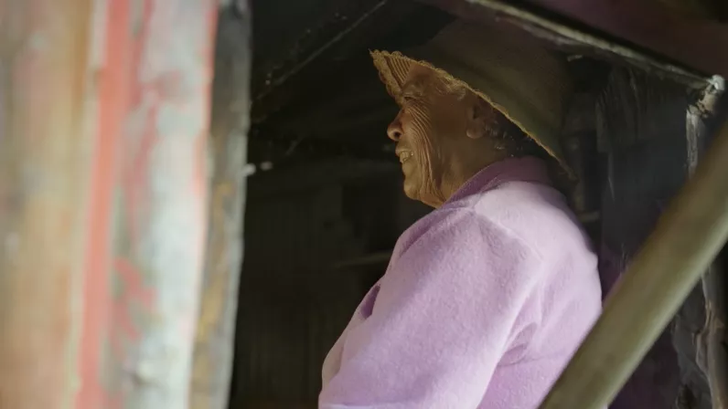 de femmes, avec leurs forces, leurs combats et leurs idées tout en racontant les origines et la culture d’une communauté. 